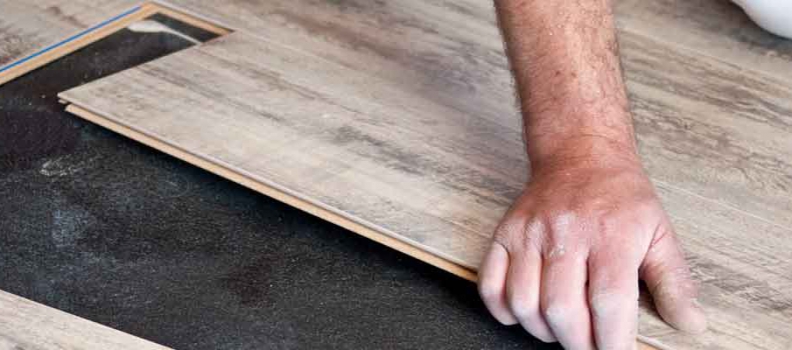 Est-il possible de poser du parquet sur du carrelage ?